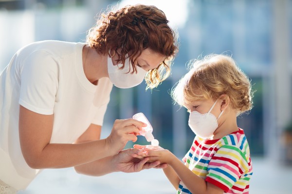 coronavirus - image of mum and child